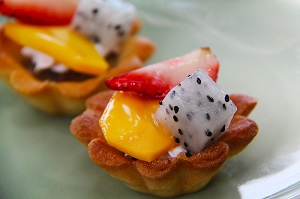 Fruit tartlet with pitaya