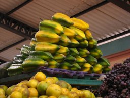 Vasconcellea × heilbornii, market in southern Ecuador