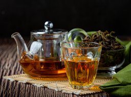 Oolong green tea in a teapot and bowl